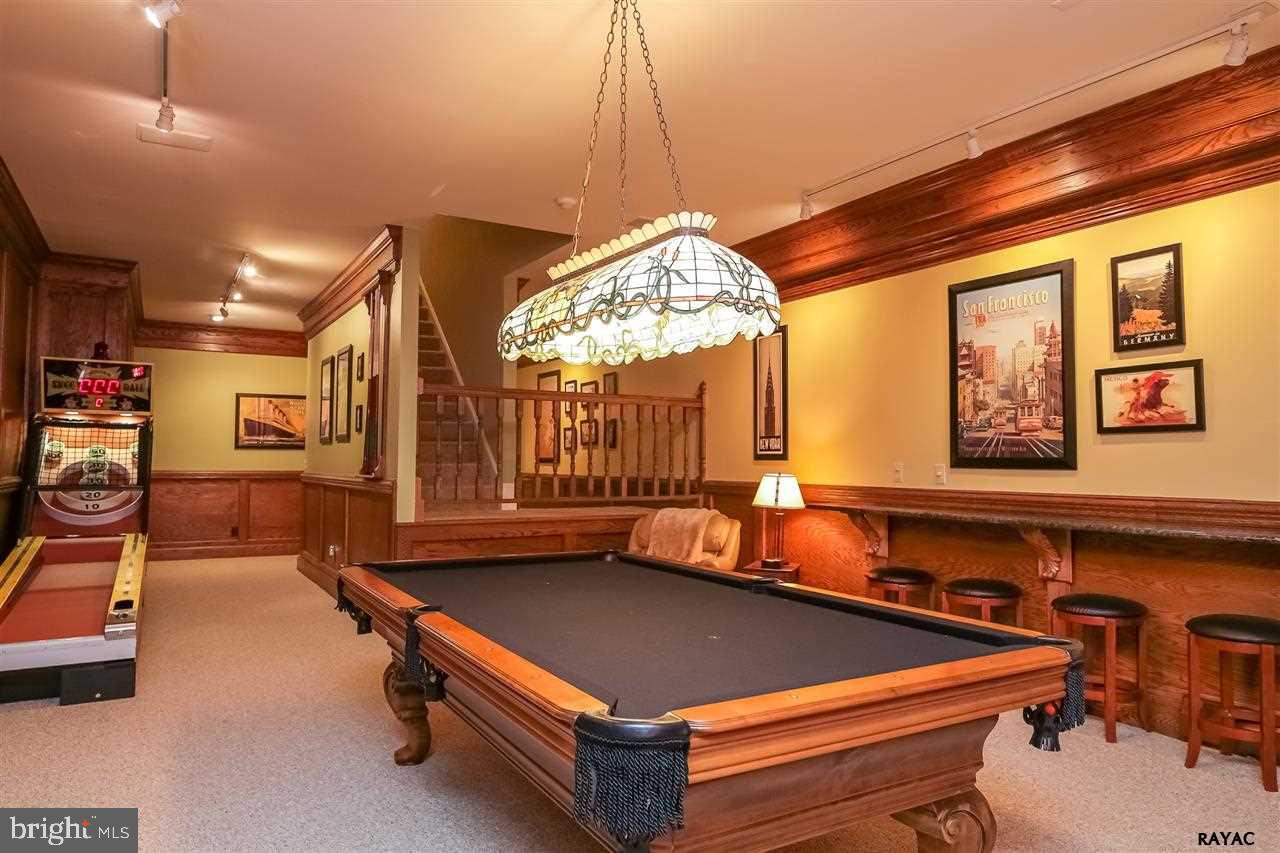 OUTDOOR COUNTRY CLUB - Residential