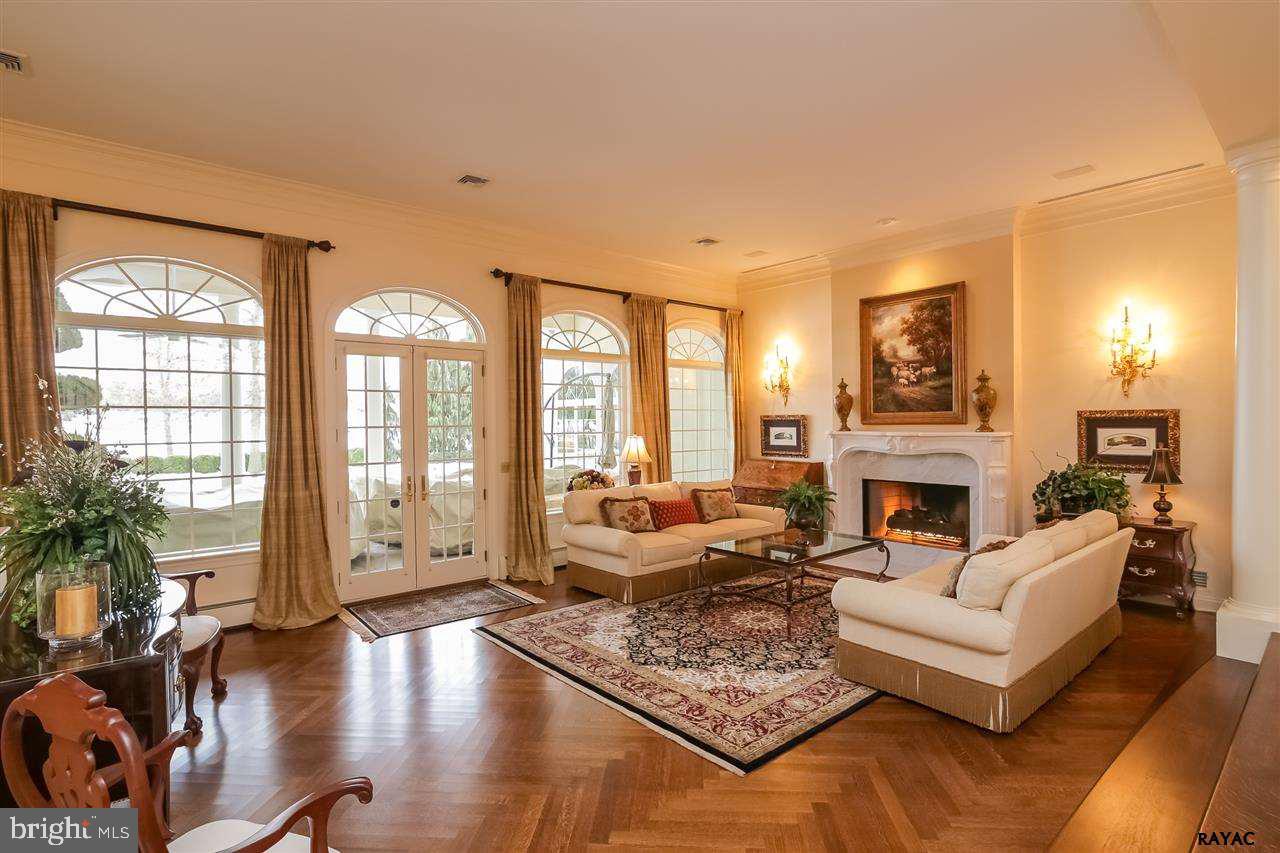 OUTDOOR COUNTRY CLUB - Residential