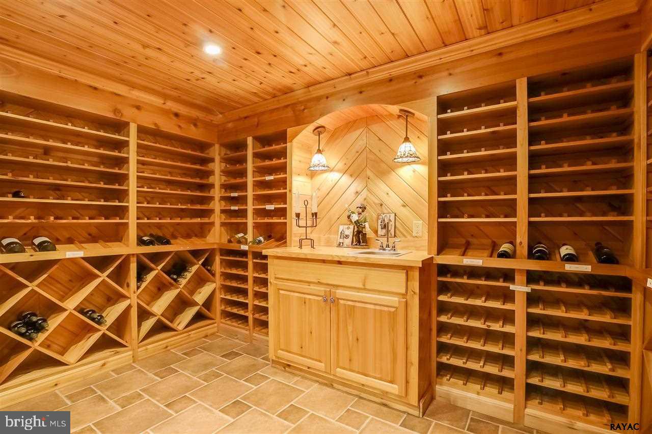 OUTDOOR COUNTRY CLUB - Residential