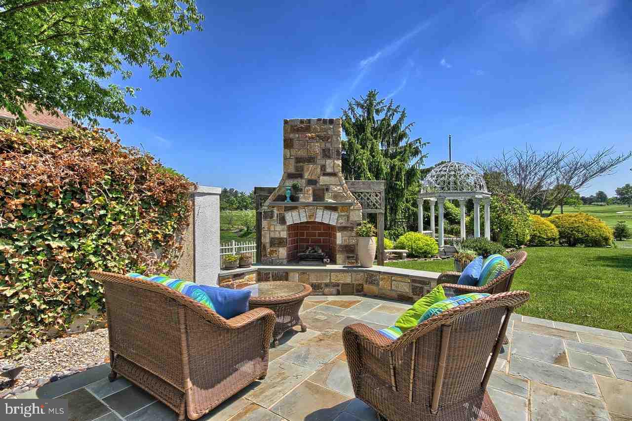 OUTDOOR COUNTRY CLUB - Residential