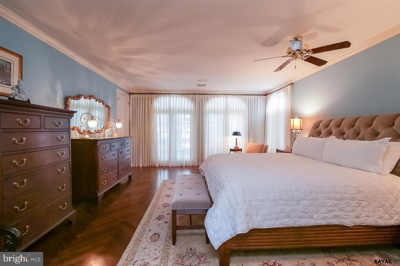 OUTDOOR COUNTRY CLUB - Residential