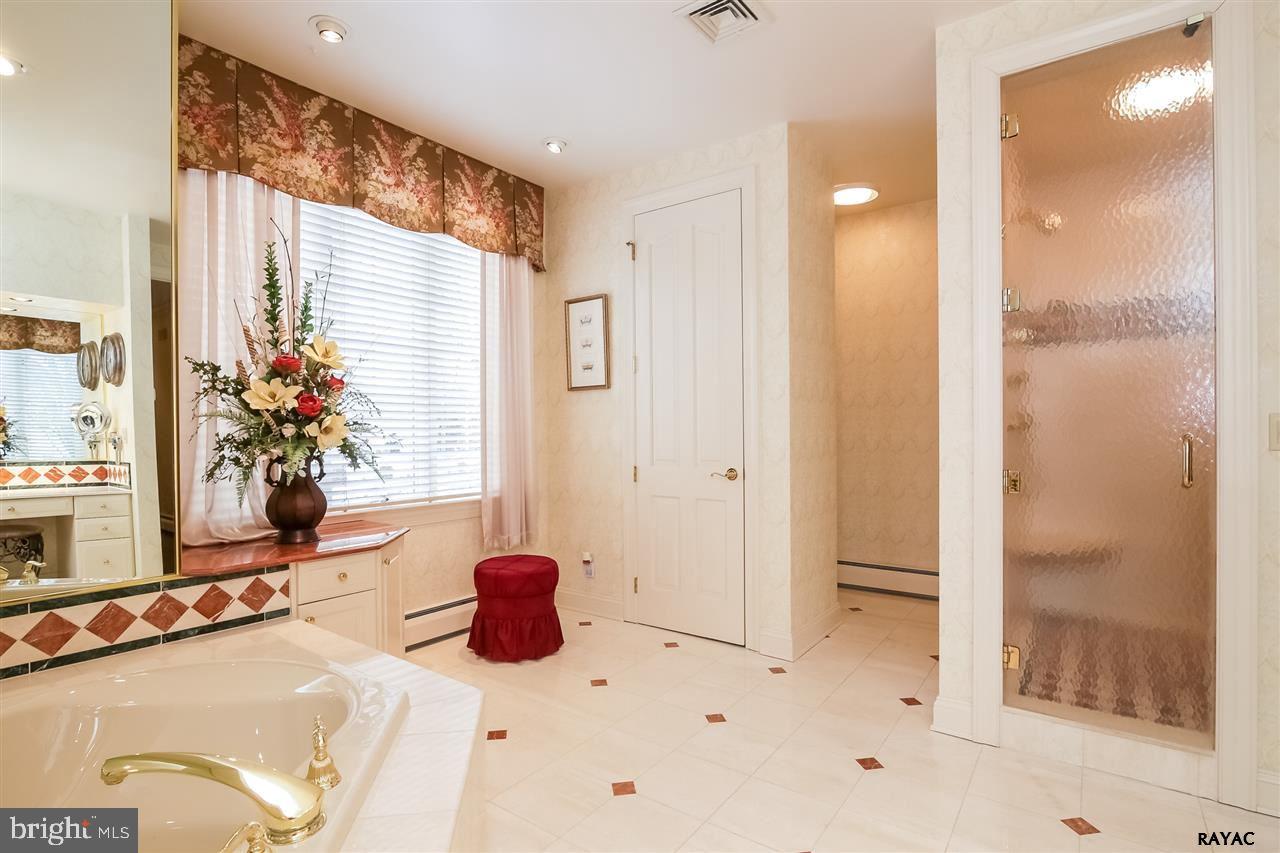 OUTDOOR COUNTRY CLUB - Residential