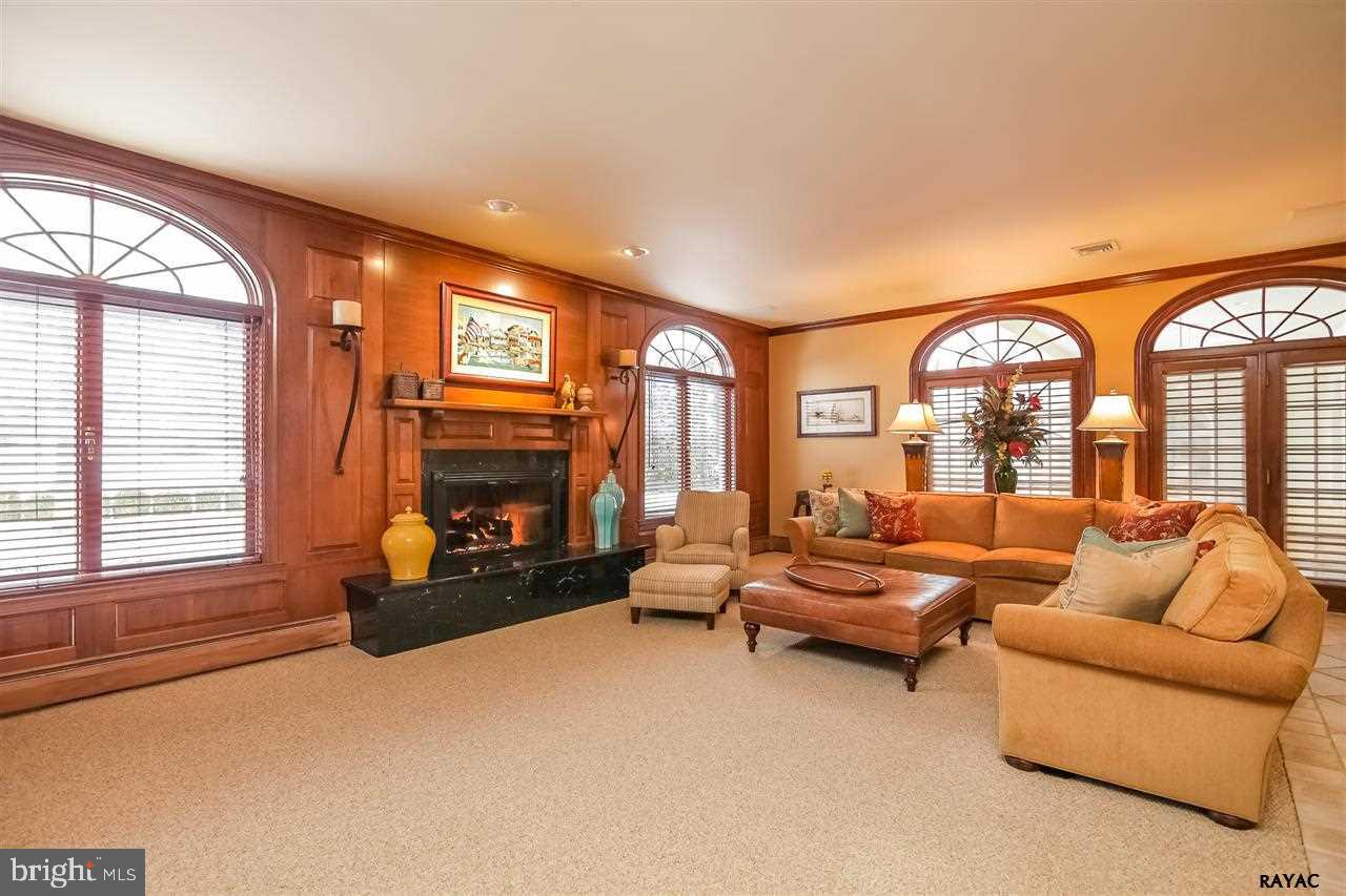 OUTDOOR COUNTRY CLUB - Residential