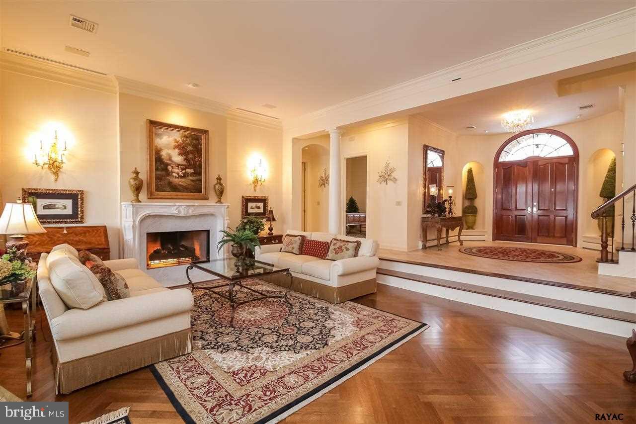 OUTDOOR COUNTRY CLUB - Residential