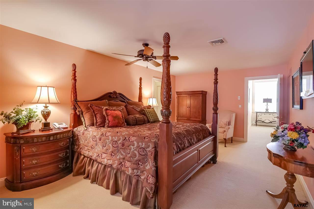 OUTDOOR COUNTRY CLUB - Residential