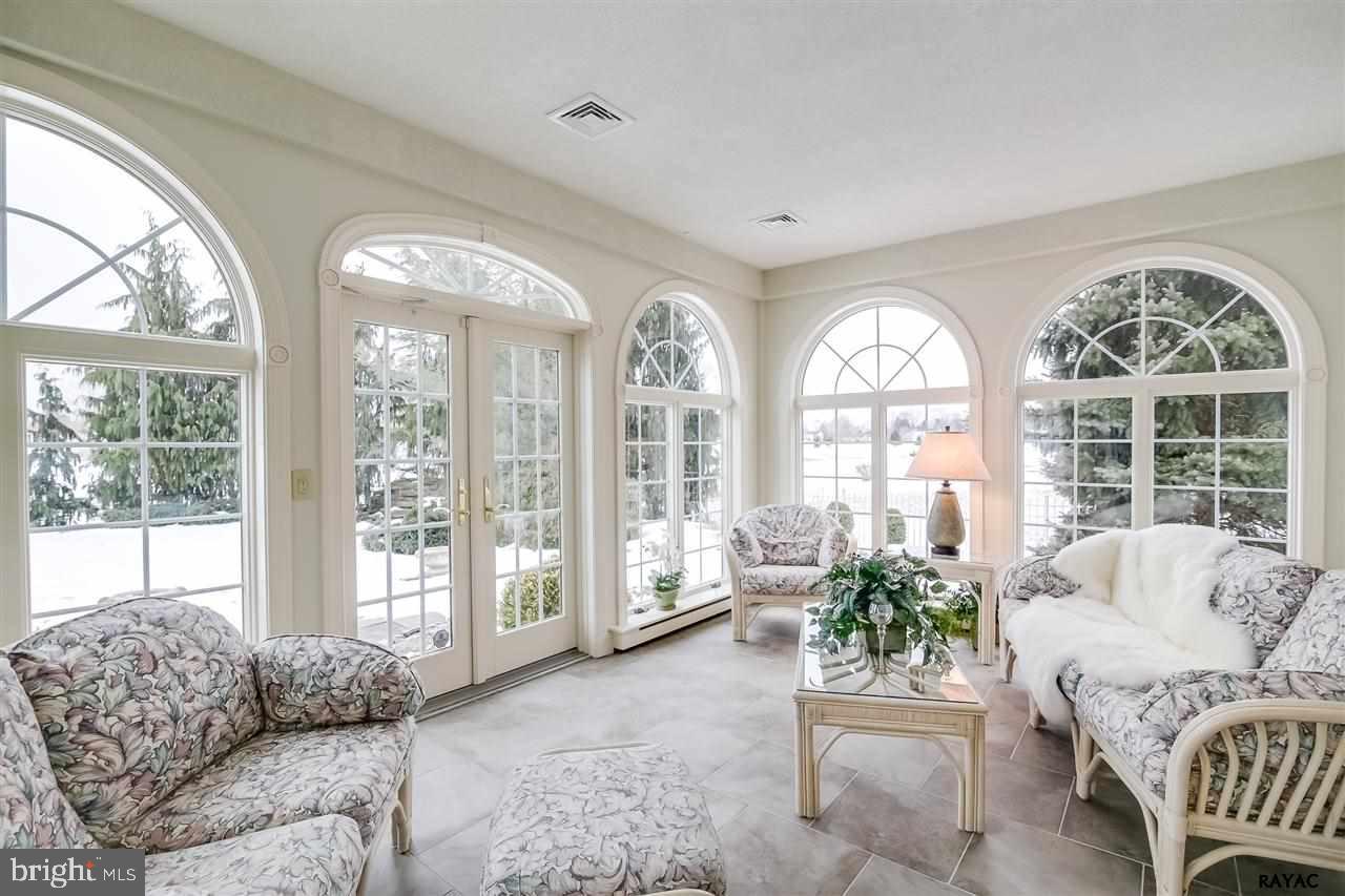 OUTDOOR COUNTRY CLUB - Residential