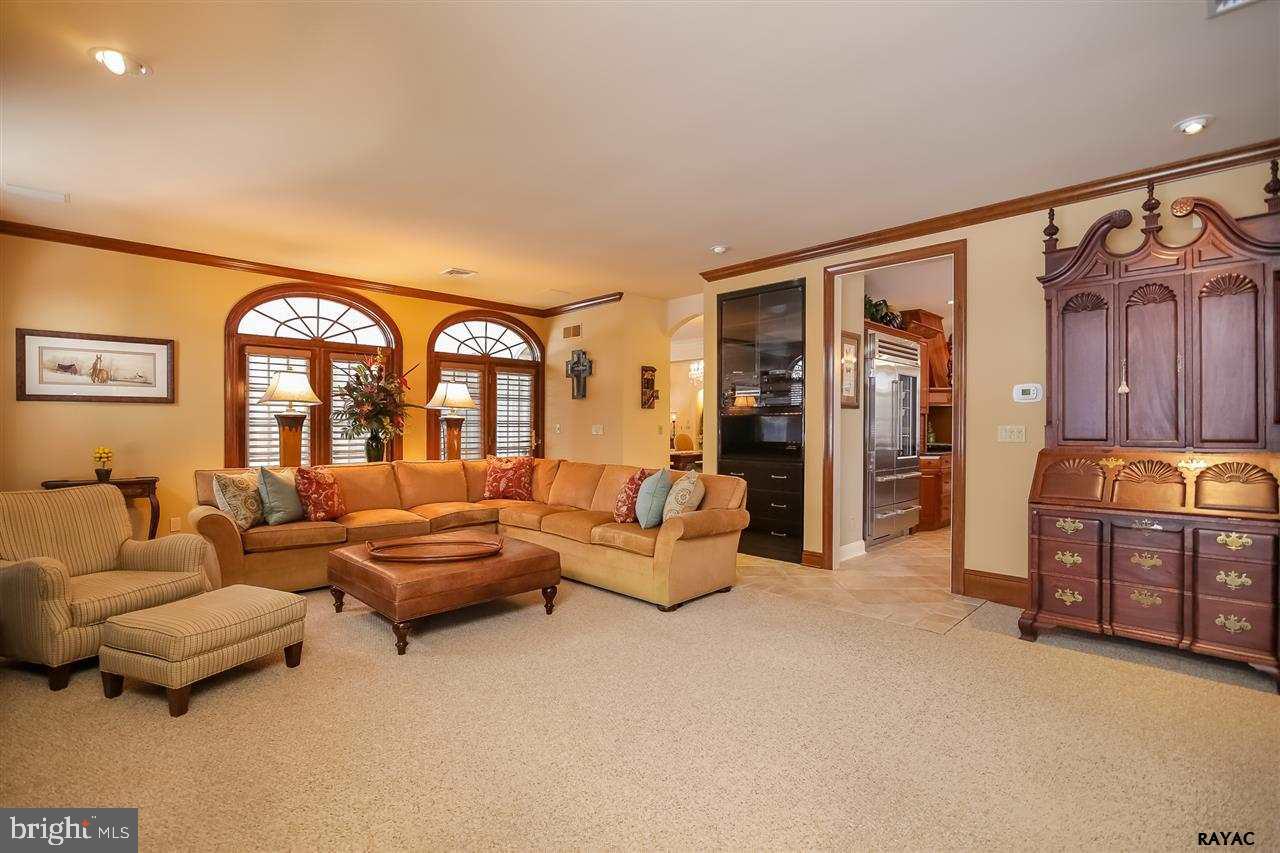 OUTDOOR COUNTRY CLUB - Residential