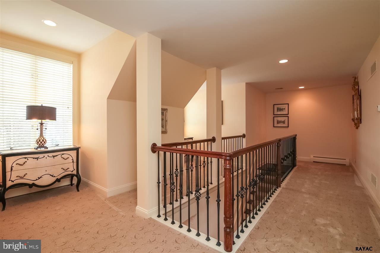 OUTDOOR COUNTRY CLUB - Residential