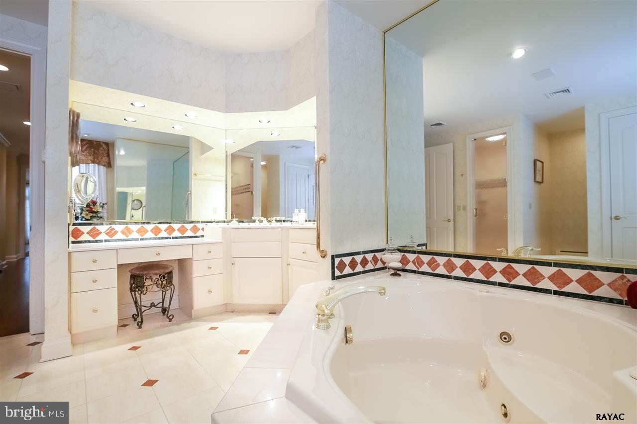 OUTDOOR COUNTRY CLUB - Residential