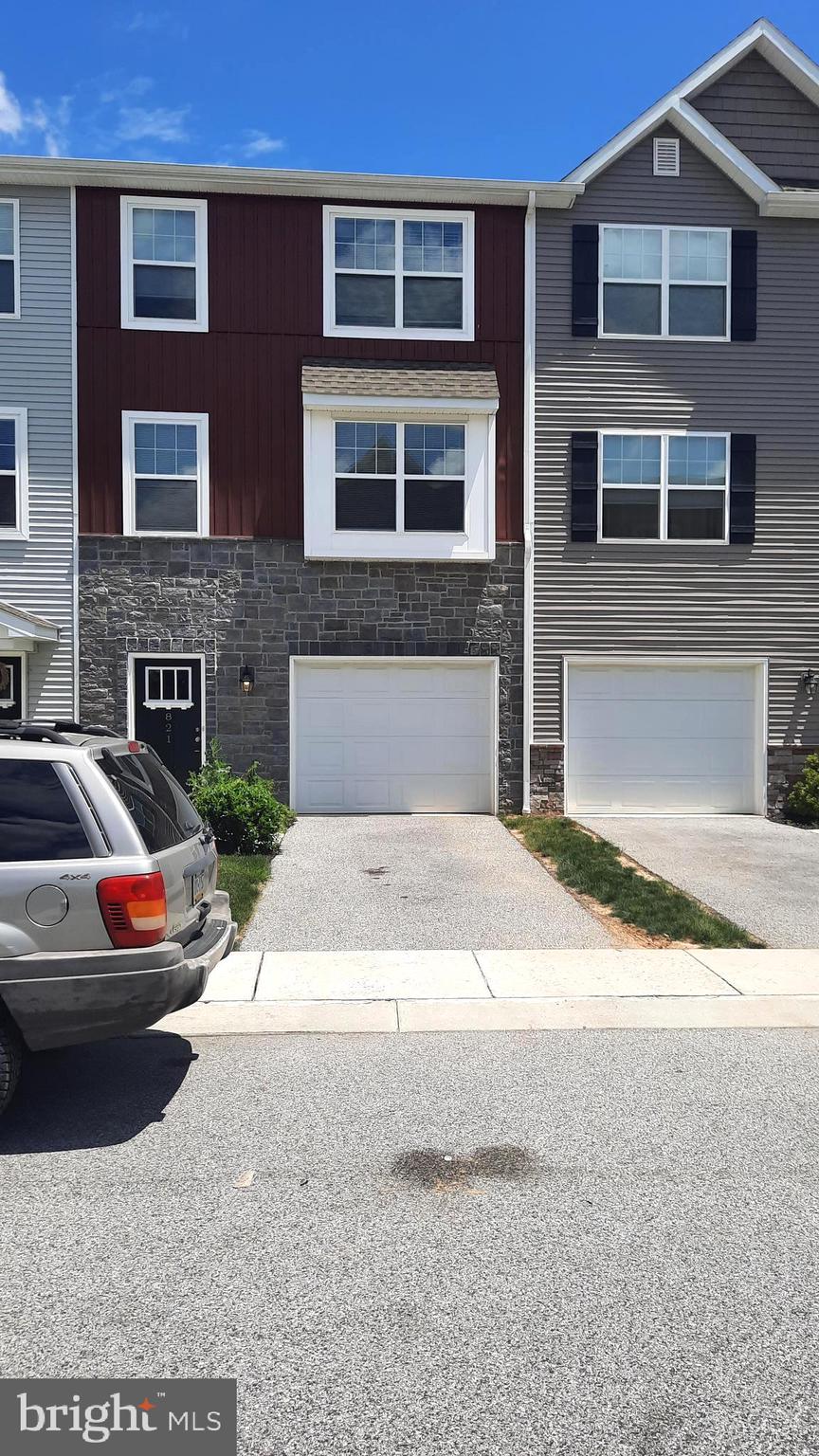 Beautiful townhome available in the very popular Admiral's quay development.