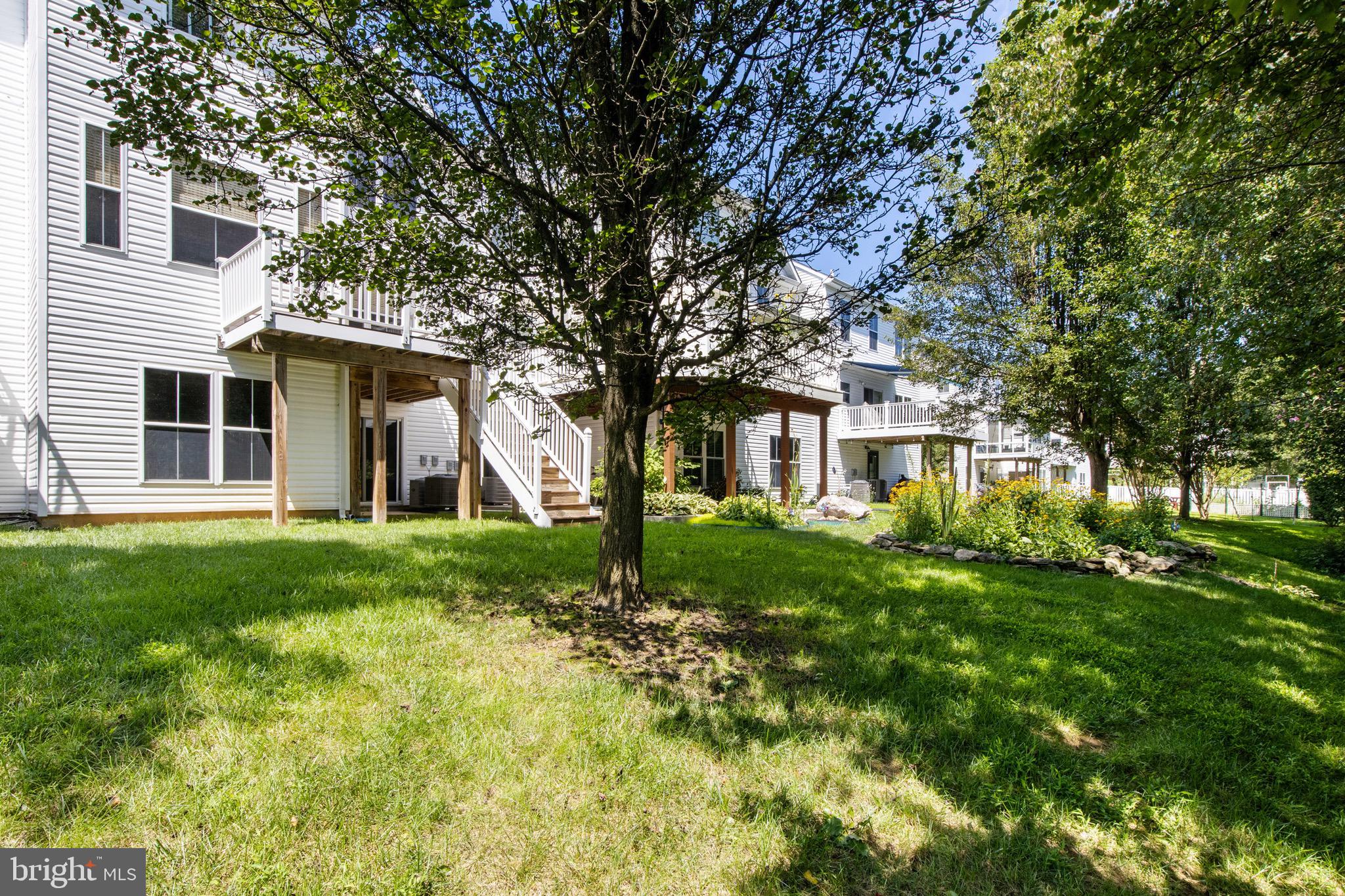 1323 ARTISTS LANE