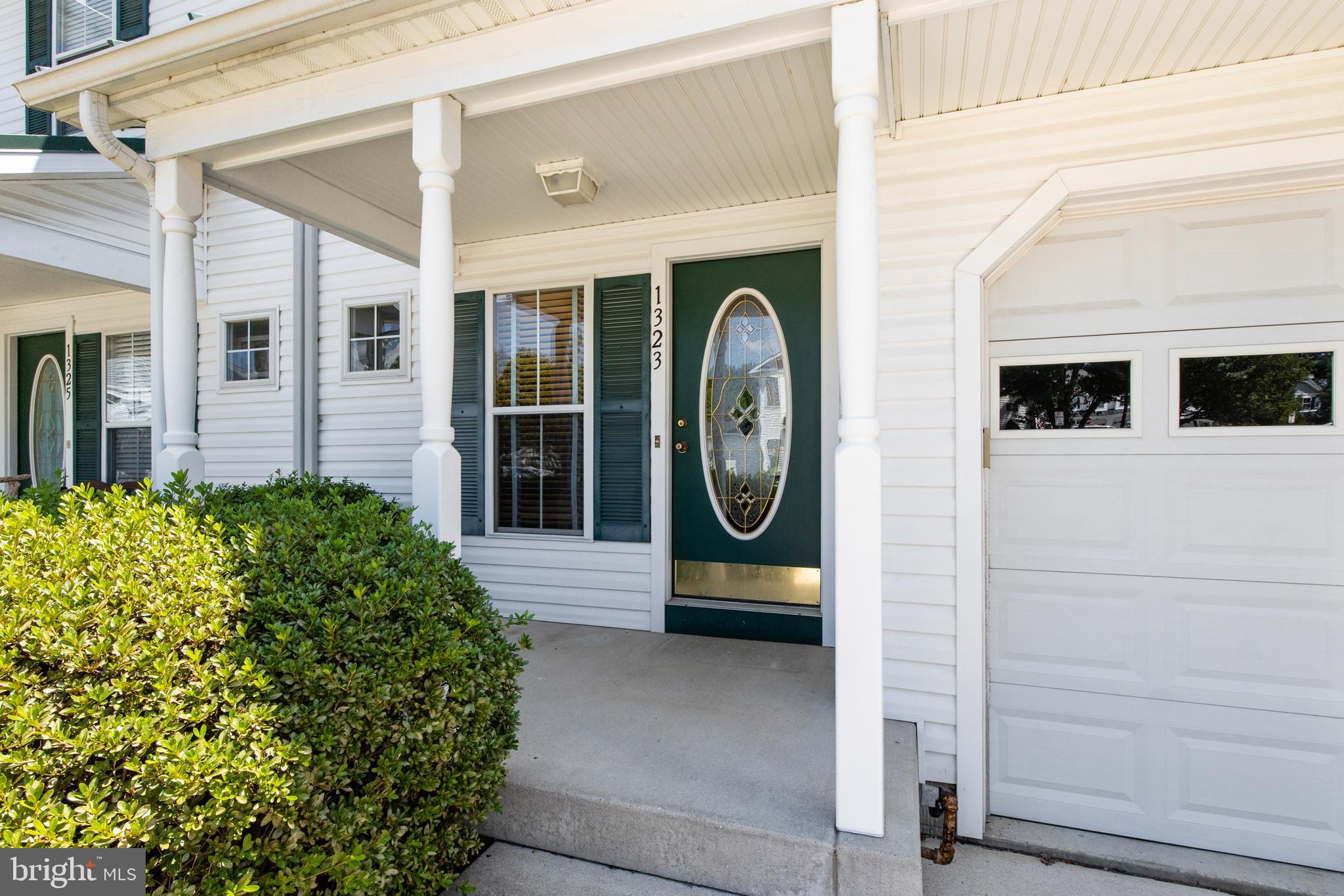 1323 ARTISTS LANE