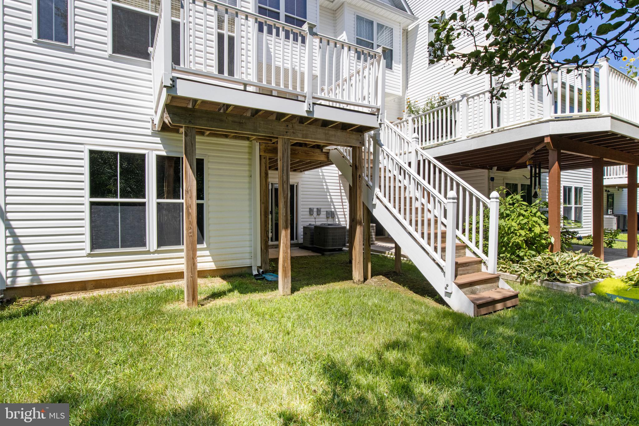 1323 ARTISTS LANE