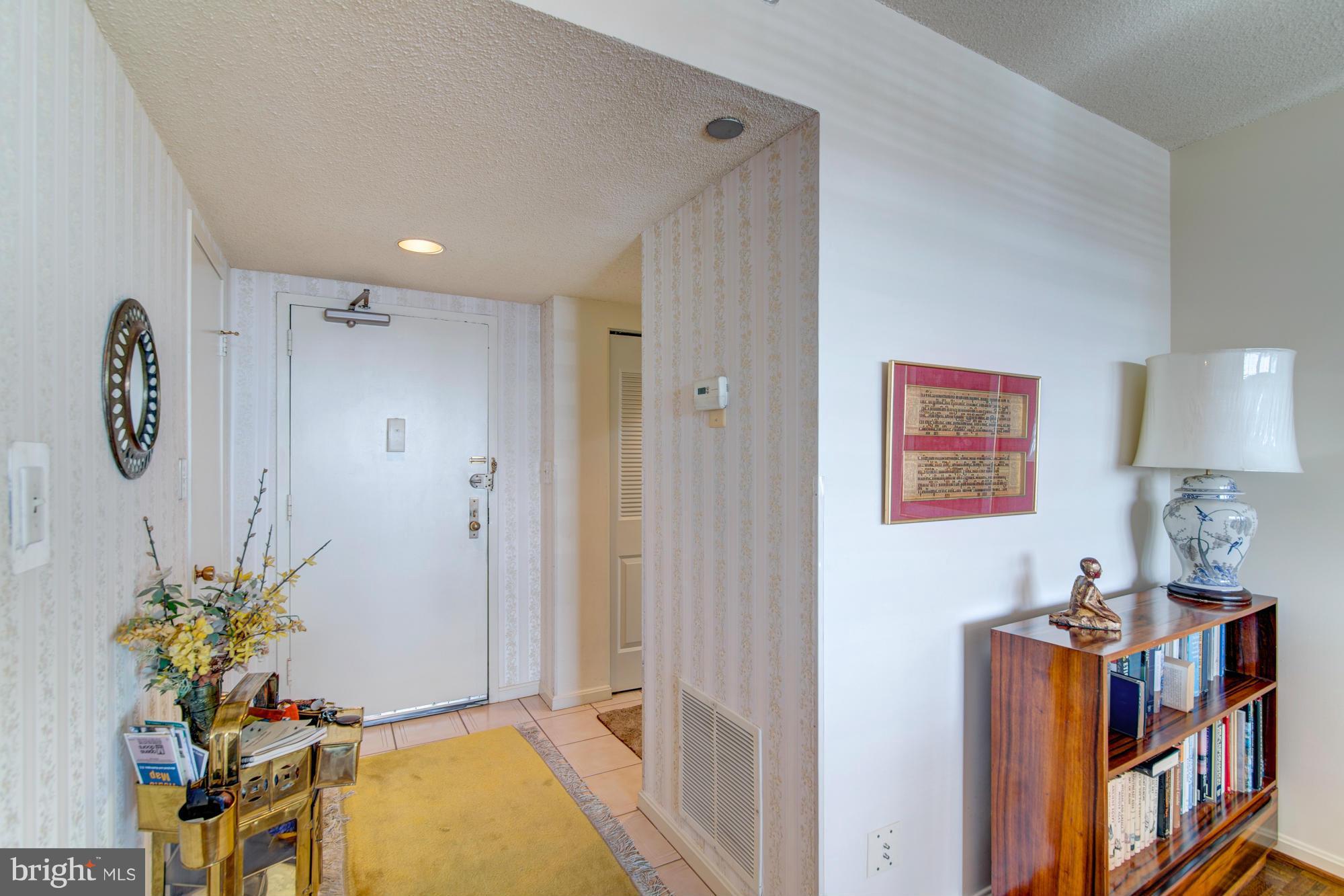 SKYLINE HOUSE - Residential