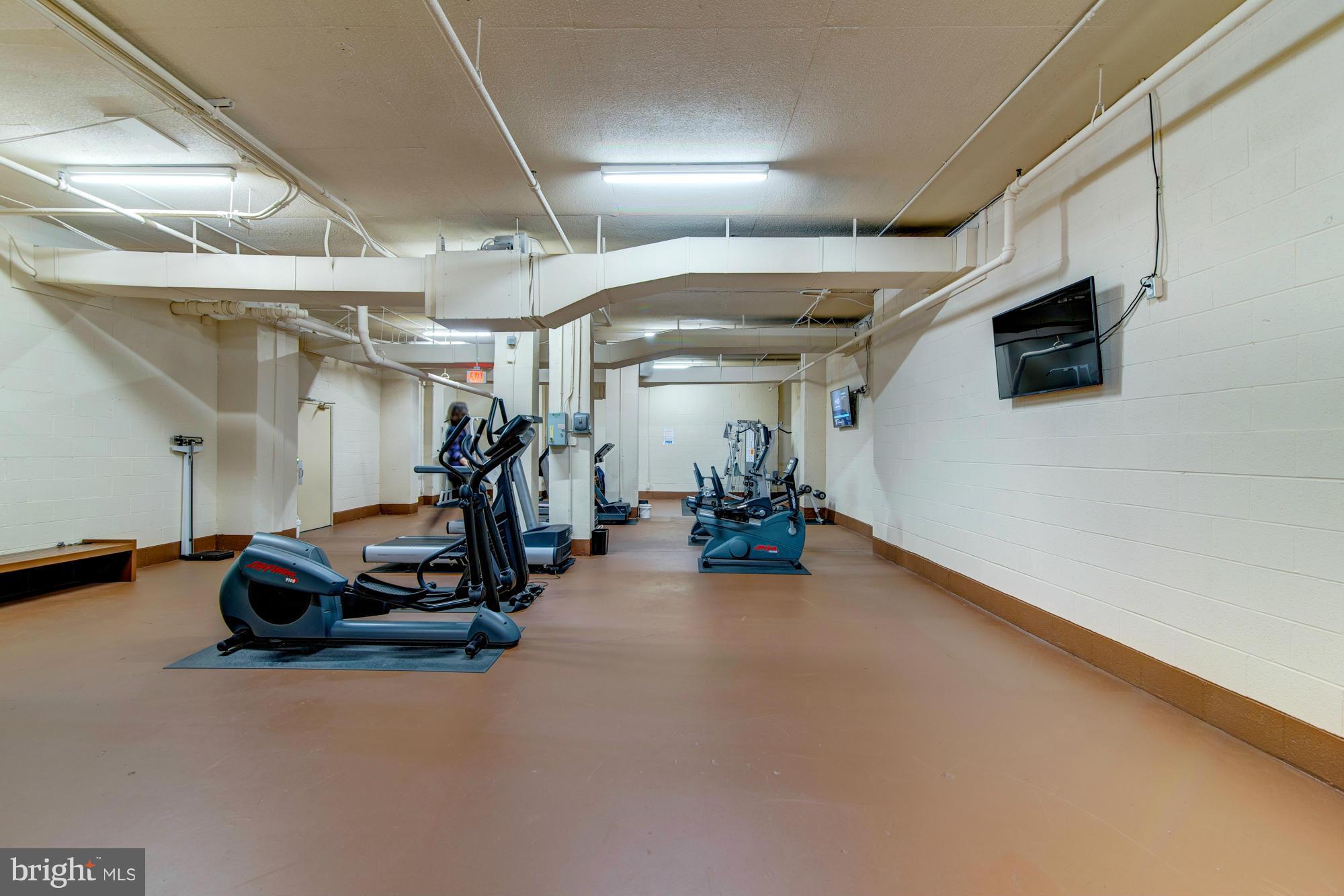 SKYLINE HOUSE - Residential