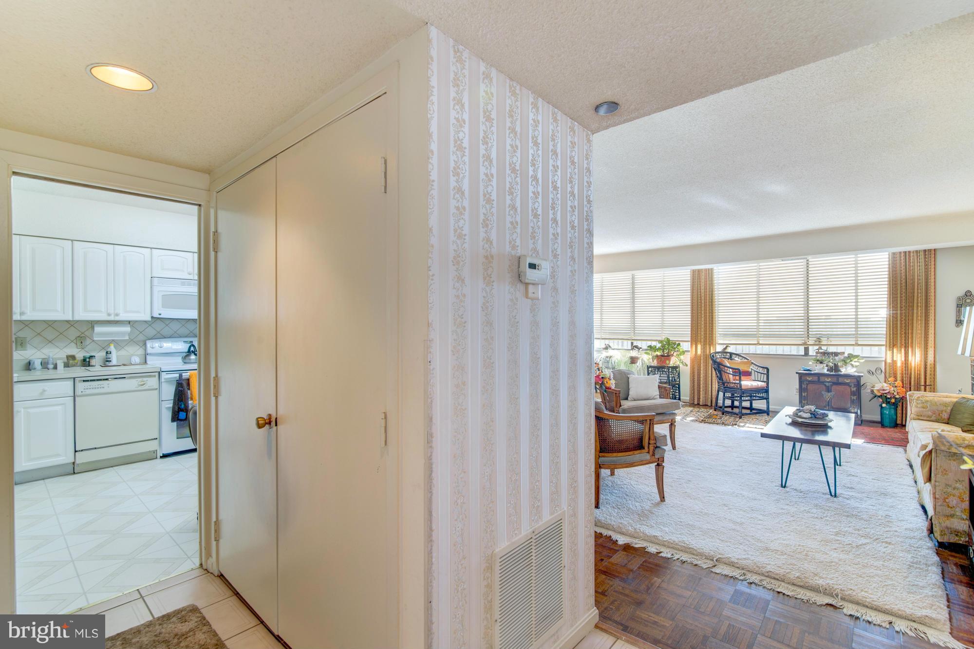 SKYLINE HOUSE - Residential