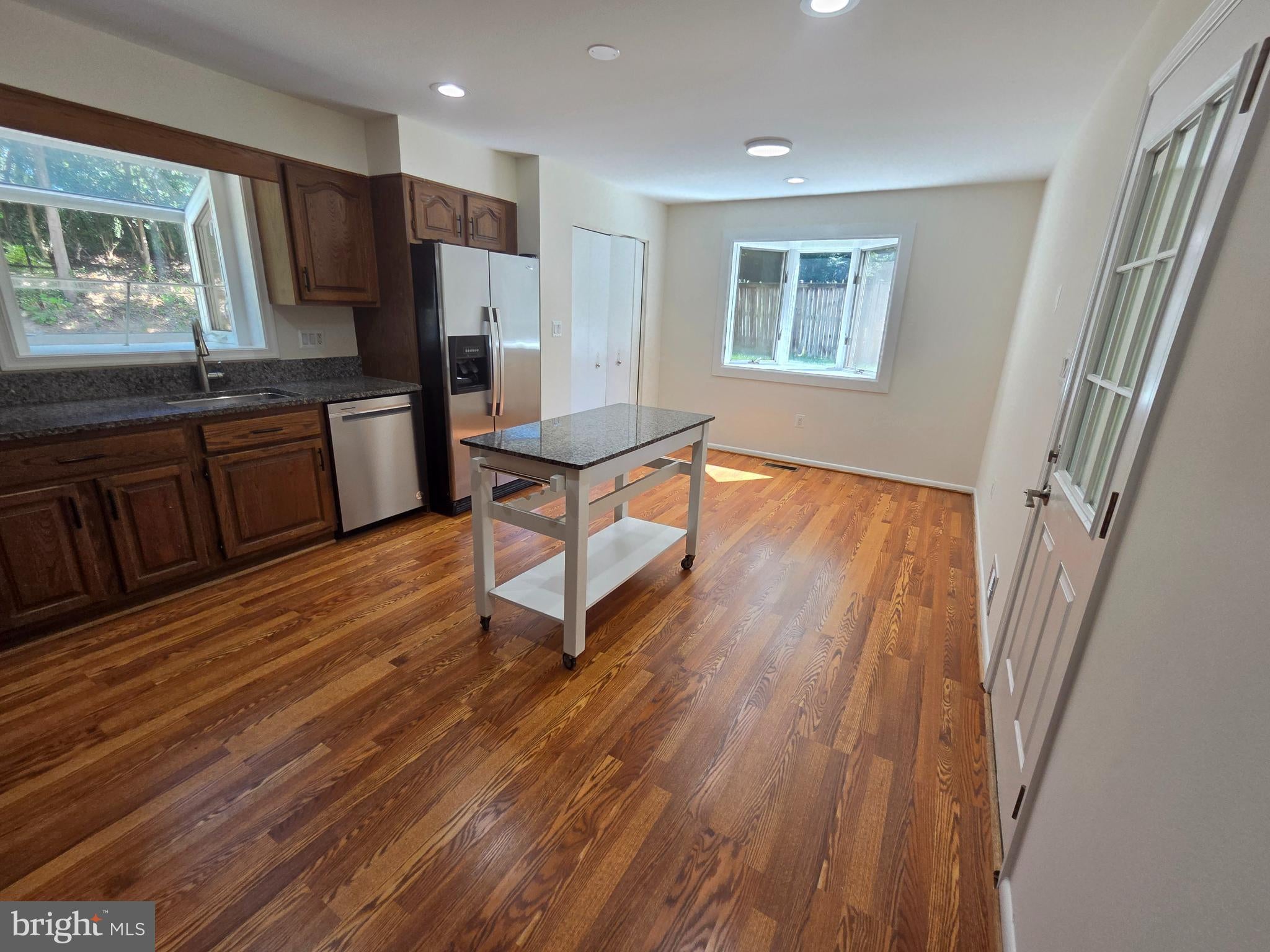 9929 BARNSBURY COURT
