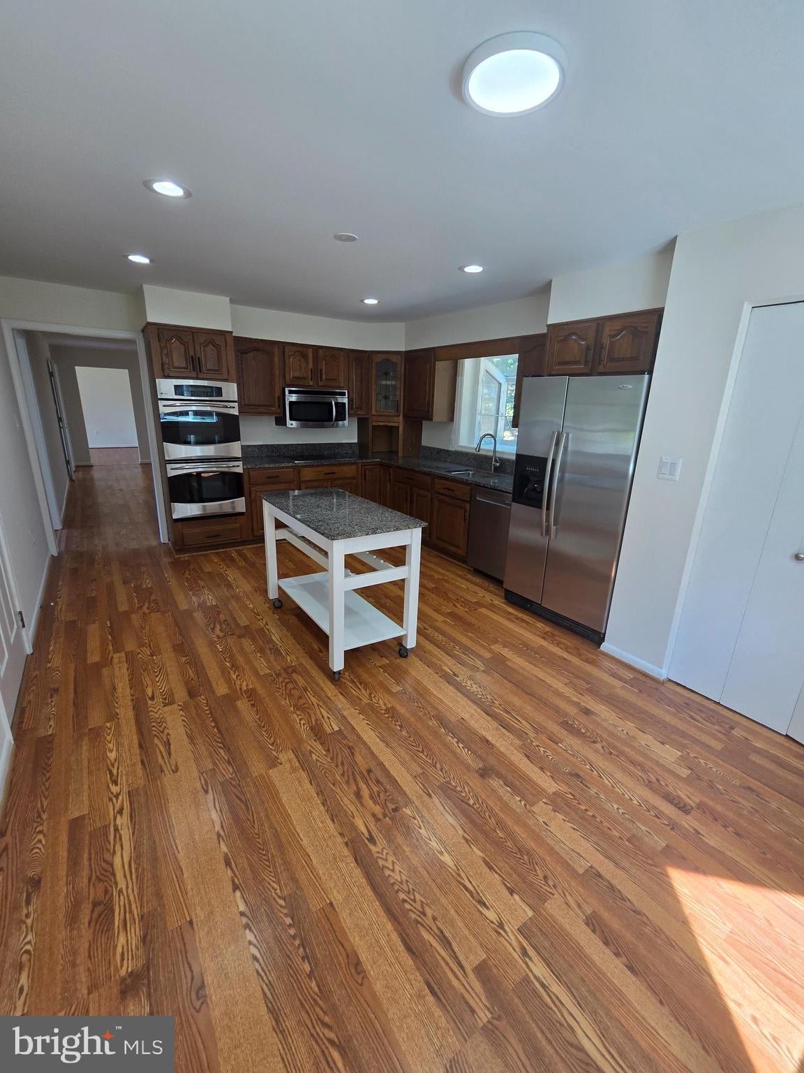9929 BARNSBURY COURT