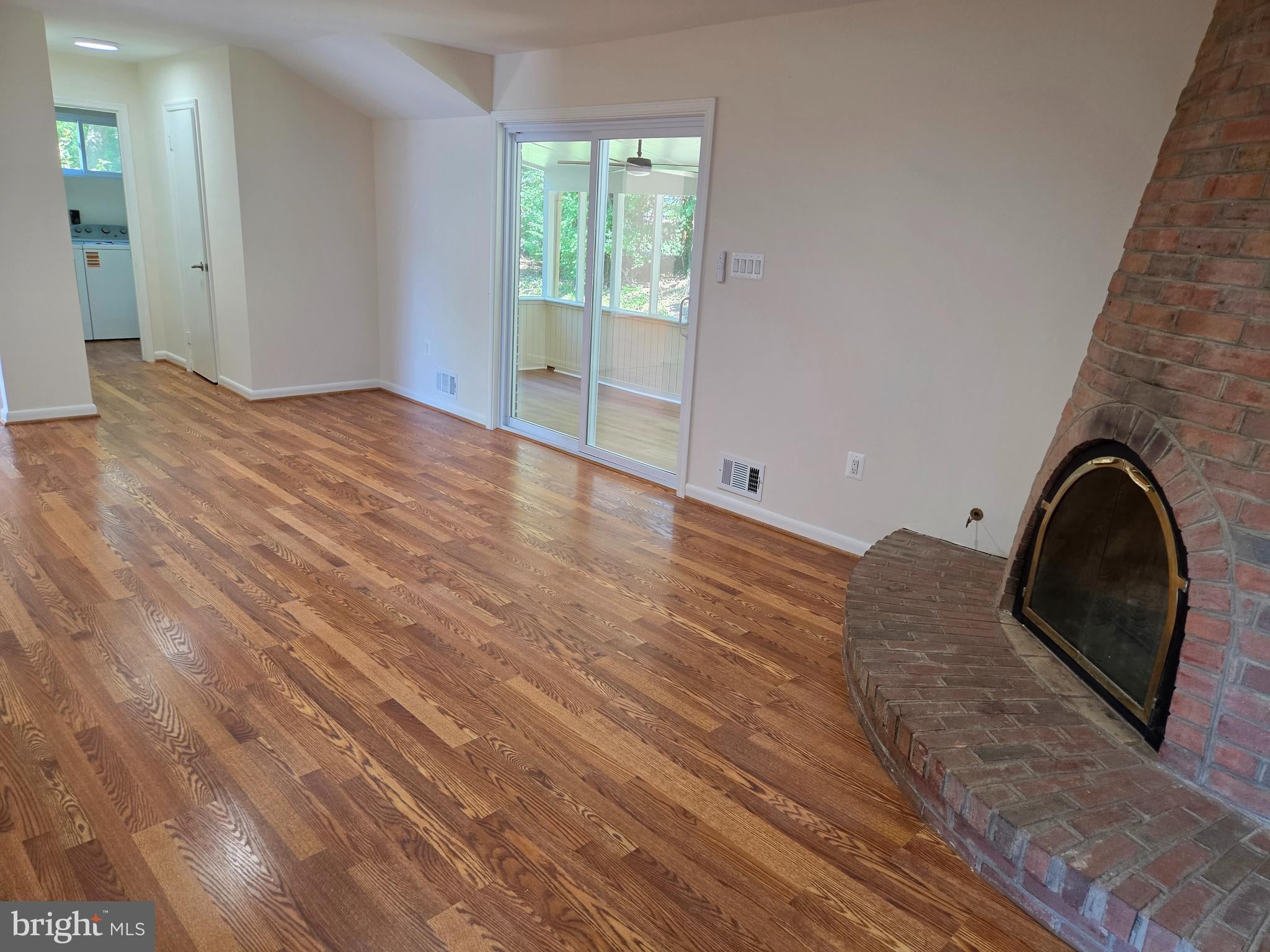 9929 BARNSBURY COURT