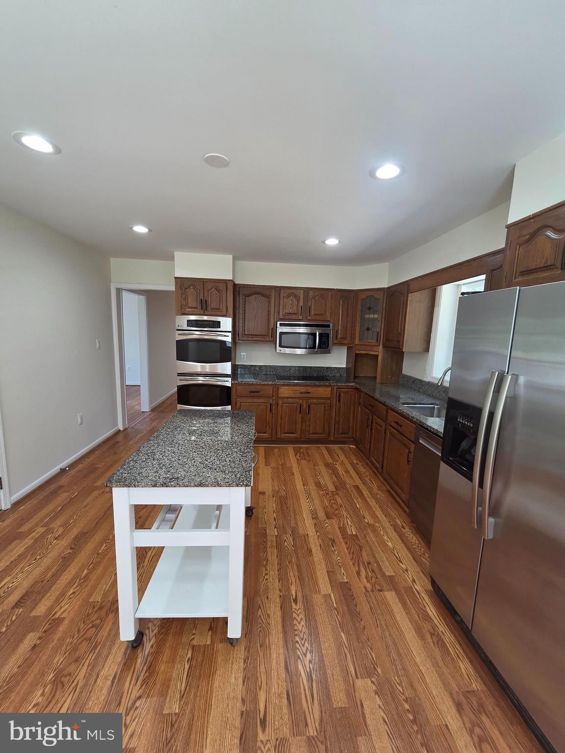 9929 BARNSBURY COURT