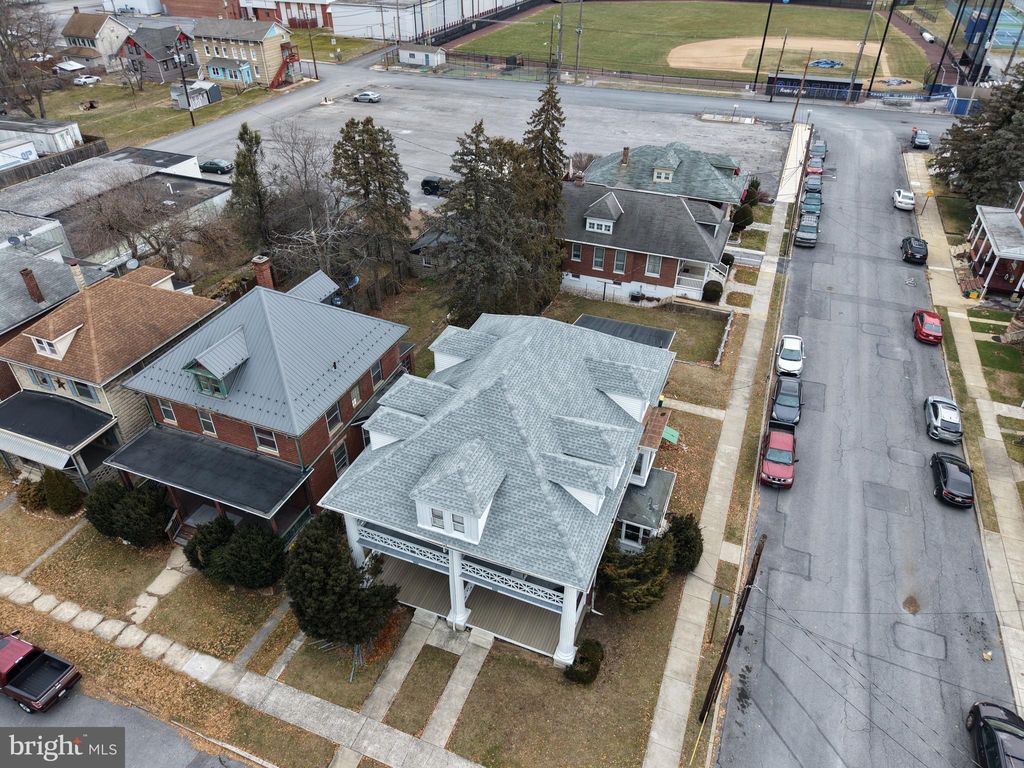 Photo of 103 W Commerce St, CHAMBERSBURG, PA 17201 (MLS # PAFL2031930)