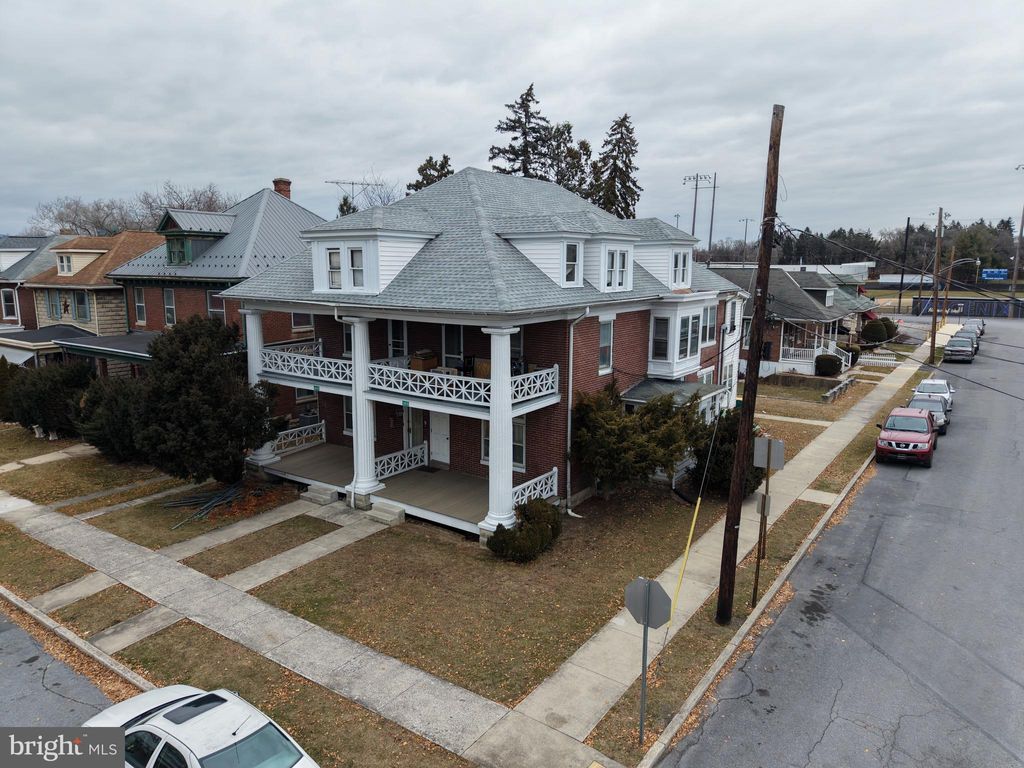 Photo of 103 W Commerce St, CHAMBERSBURG, PA 17201 (MLS # PAFL2031930)