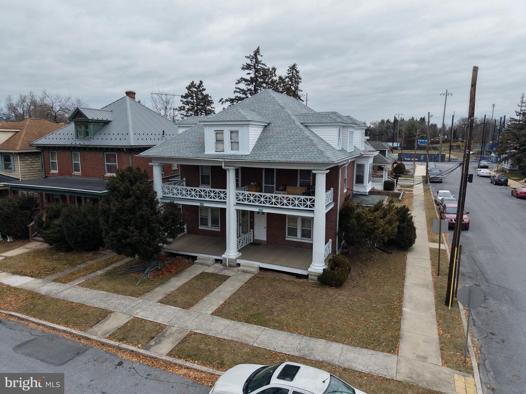 Photo of 103 W Commerce St, CHAMBERSBURG, PA 17201 (MLS # PAFL2031930)