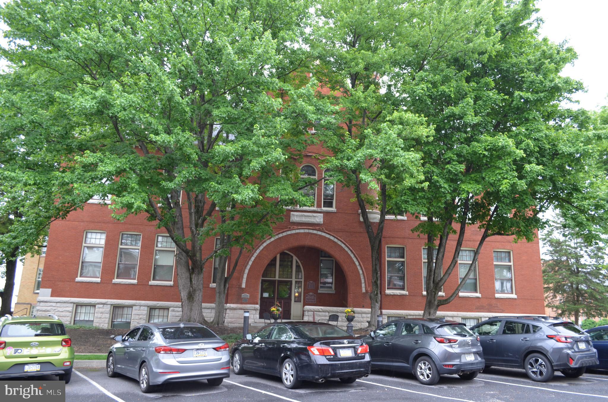 133 W LOCUST STREET