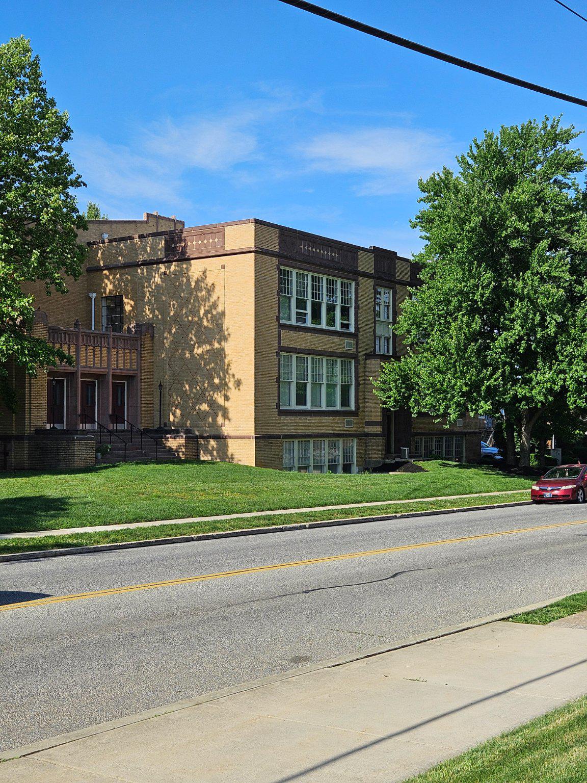 133 W LOCUST STREET