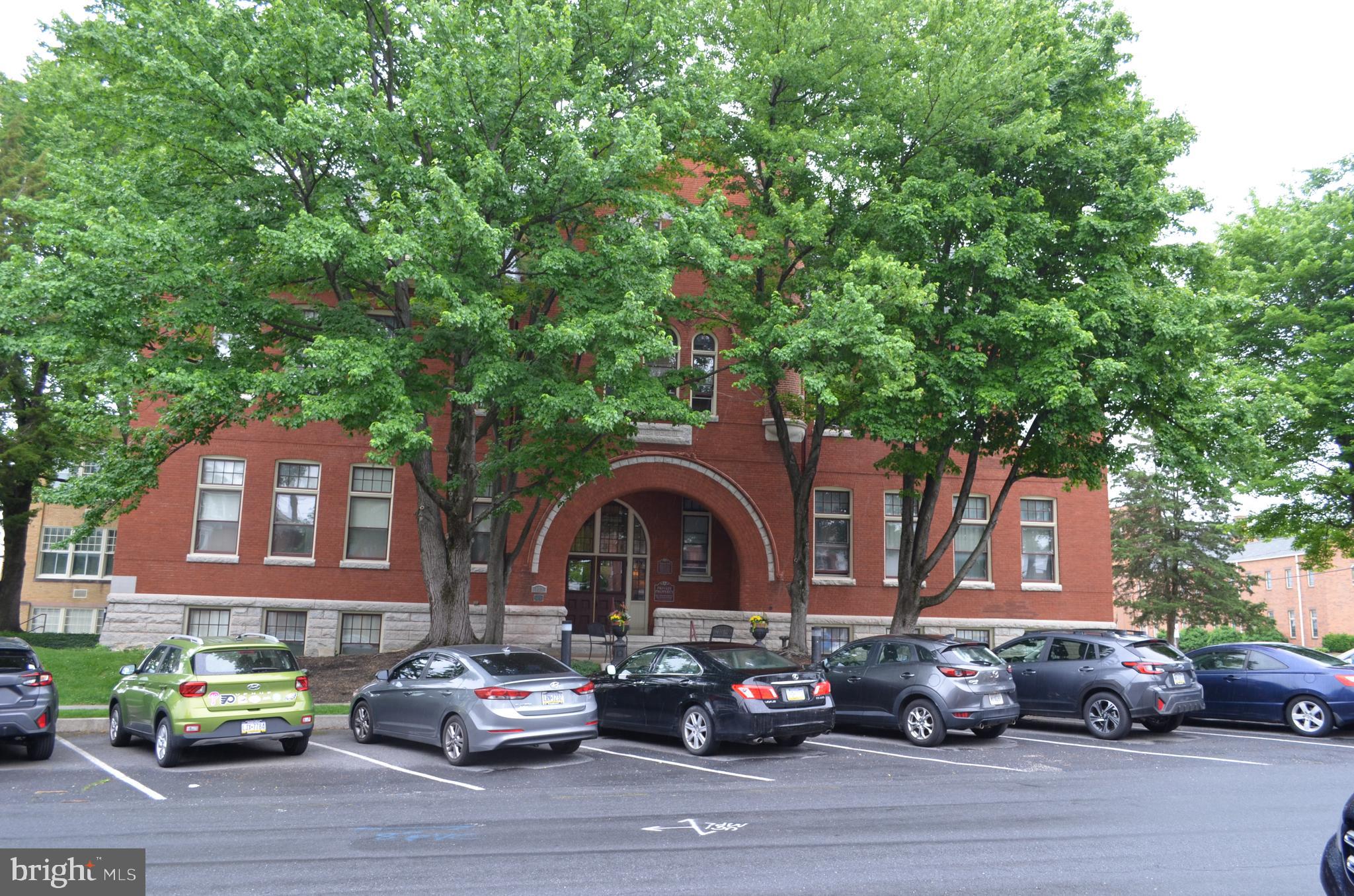 133 W LOCUST STREET