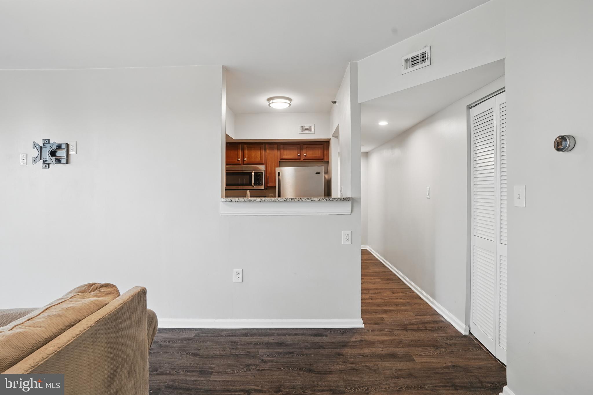 1001 RANDOLPH STREET N 523