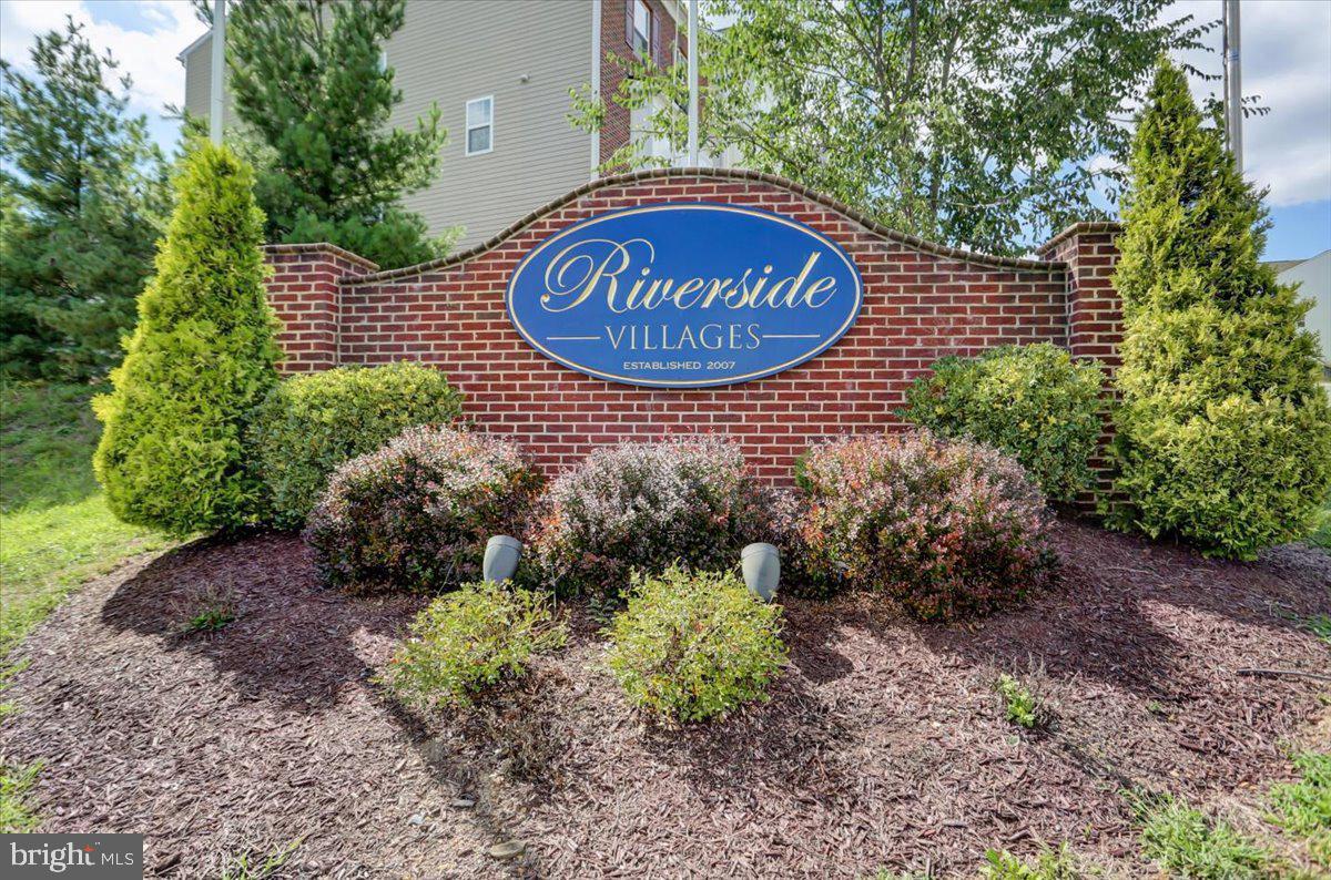 RIVERSIDE VILLAGES - Residential Lease