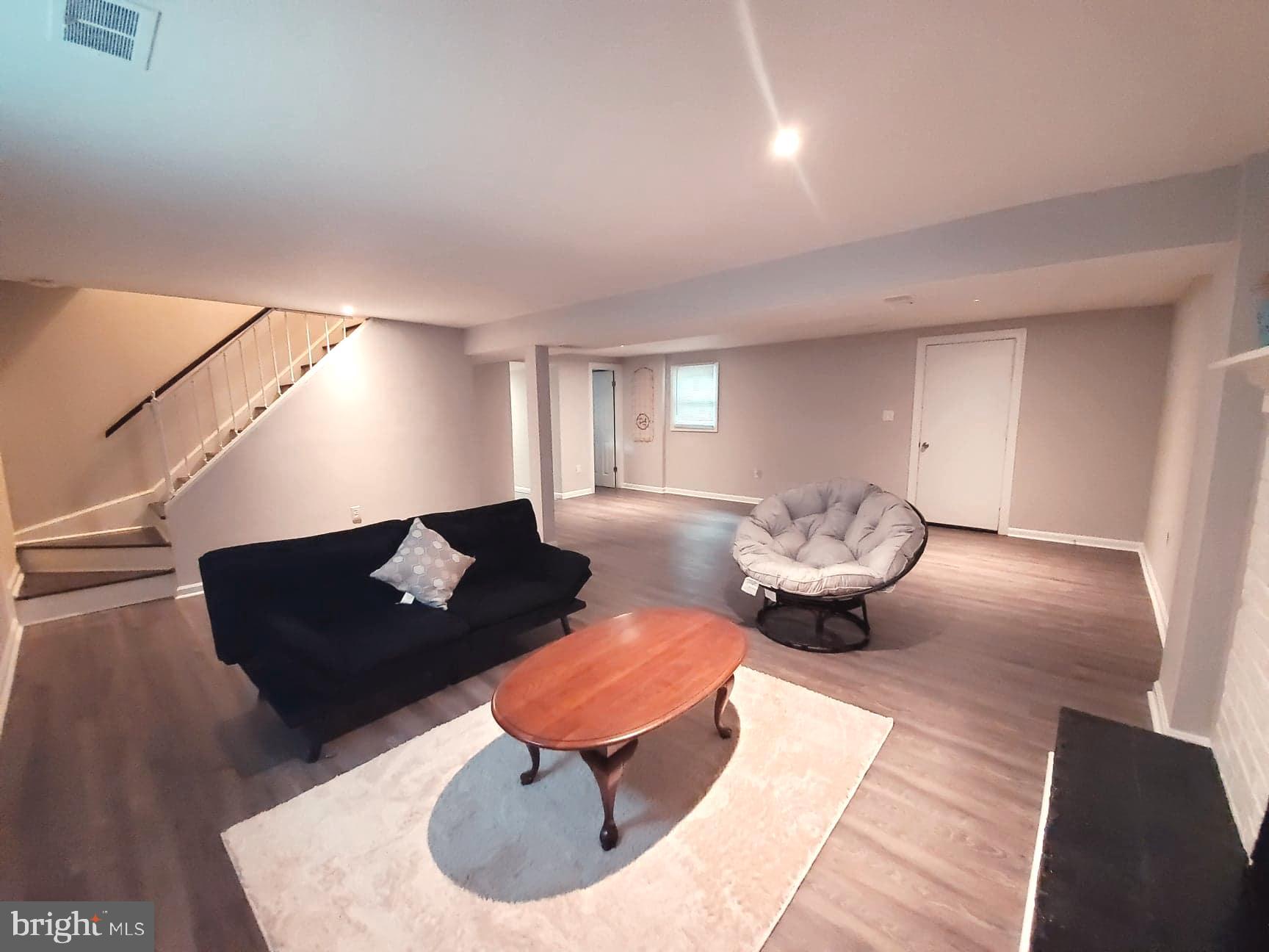 CRESTVIEW MANOR - Residential