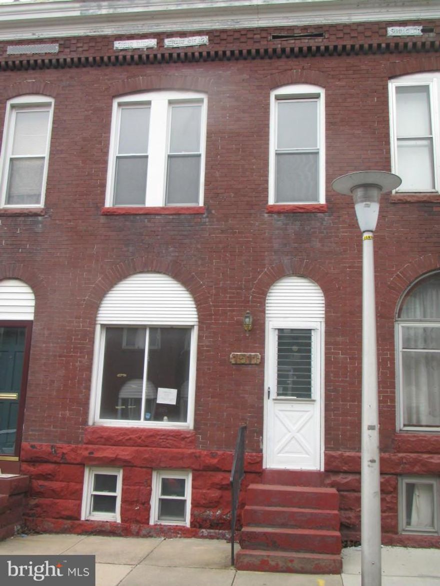 3 BEDROOM 1 BATH ROWHOME WITH LARGE ROOMS,  ORIGINAL DETAIL AND CHARACTER, EXPOSED BRICK AND MUCH MORE.