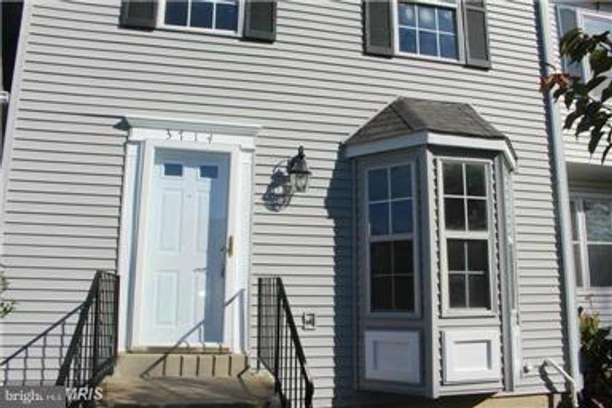 2 bedrooms 3 full and half bathrooms townhome with hardwood in main level, new carpet fresh paint and deck. Basement walkout lvs and den could be used as a 3rd bedroom walkout basement. Close to MD U.S census bureau and Metro