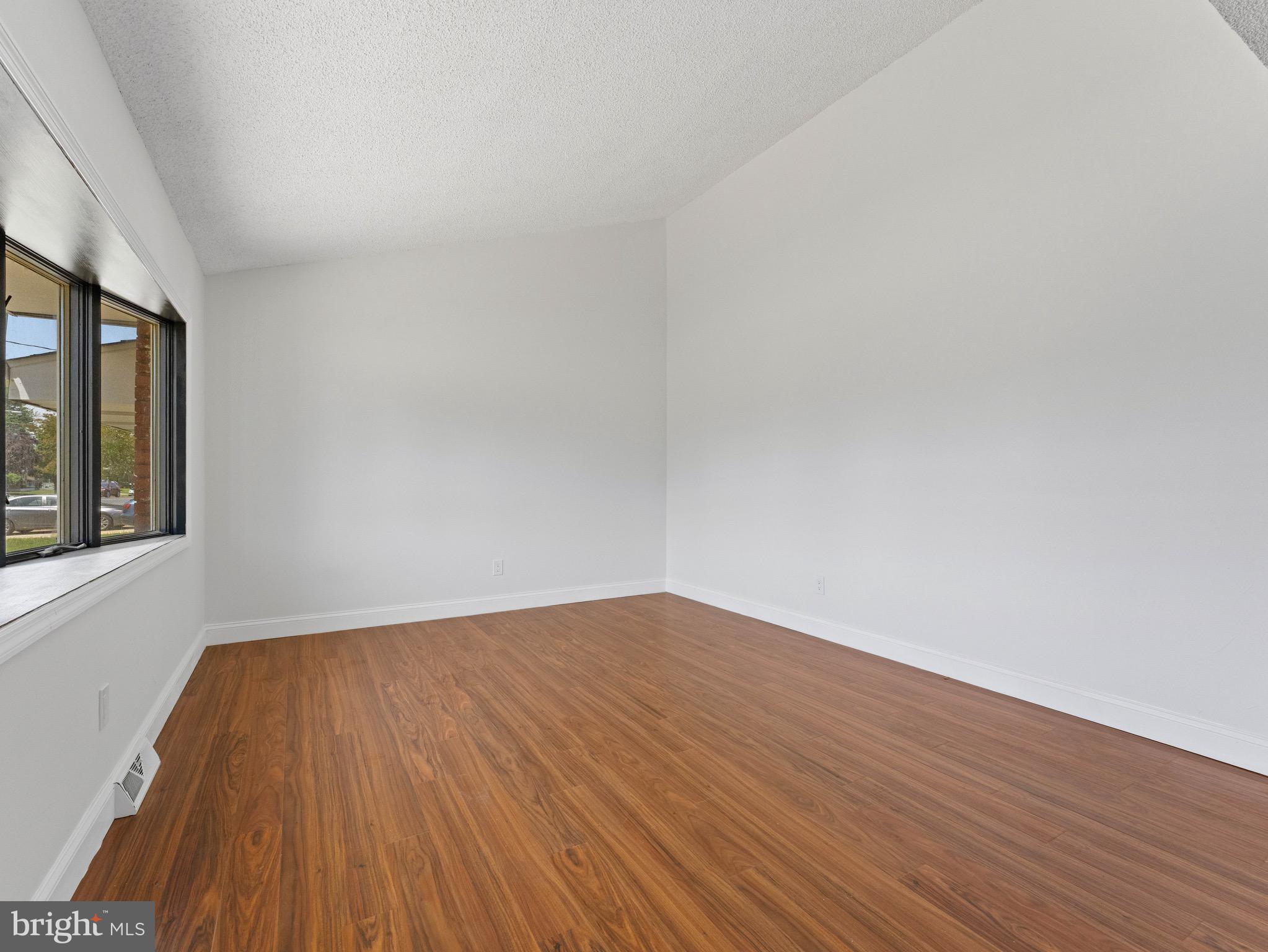 157 W BROWNING ROAD