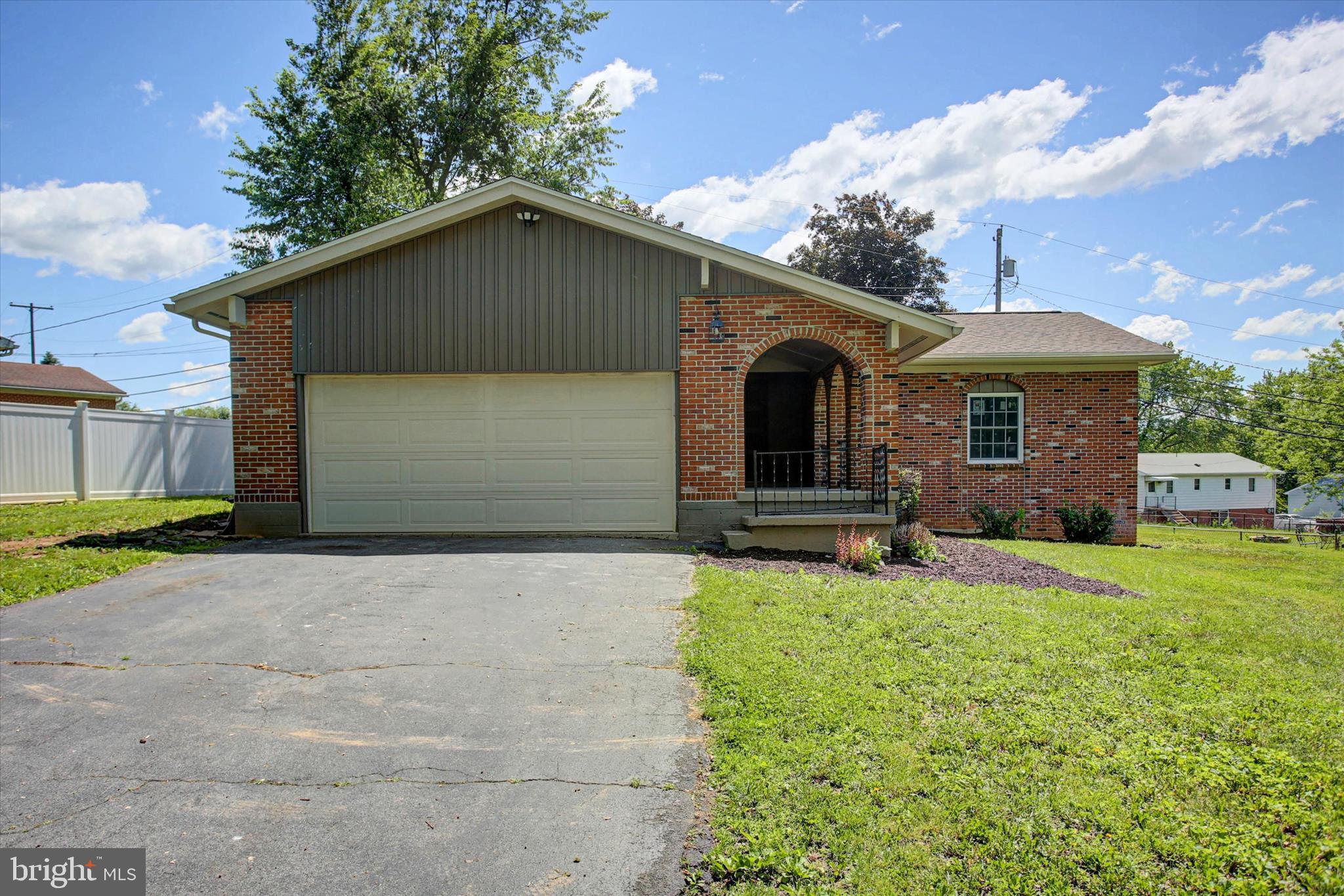 868 FOX MEADOW ROAD