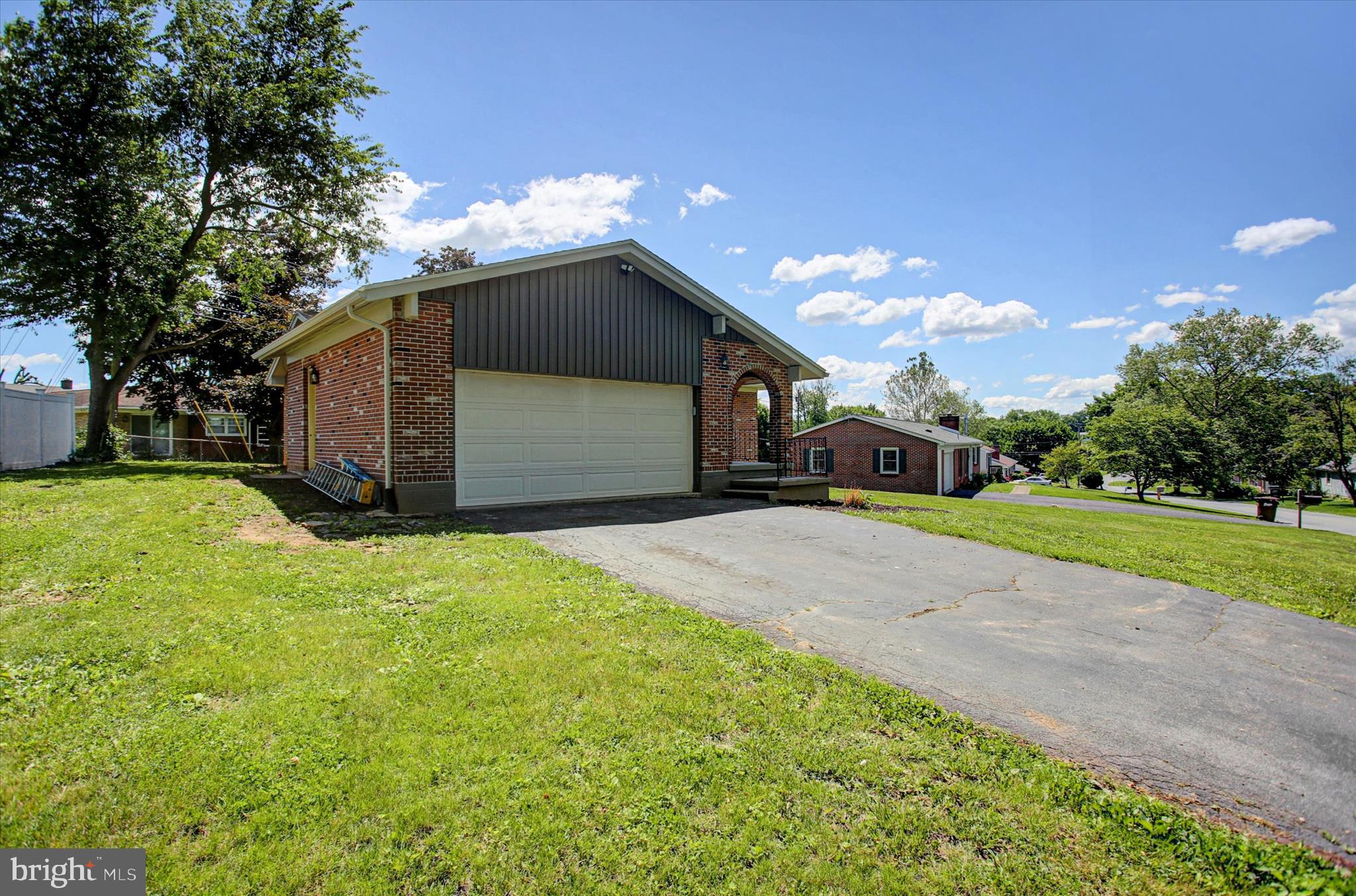 868 FOX MEADOW ROAD