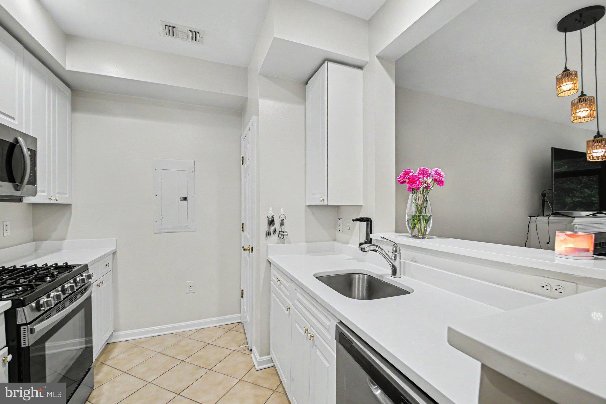 11775 STRATFORD HOUSE PLACE 112