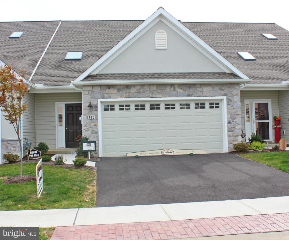 SUMMIT POINTE - Residential