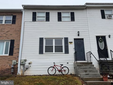 Townhouse For Sale - 46 Rose Of Sharon Drive<br/> ETTERS, PA 17319