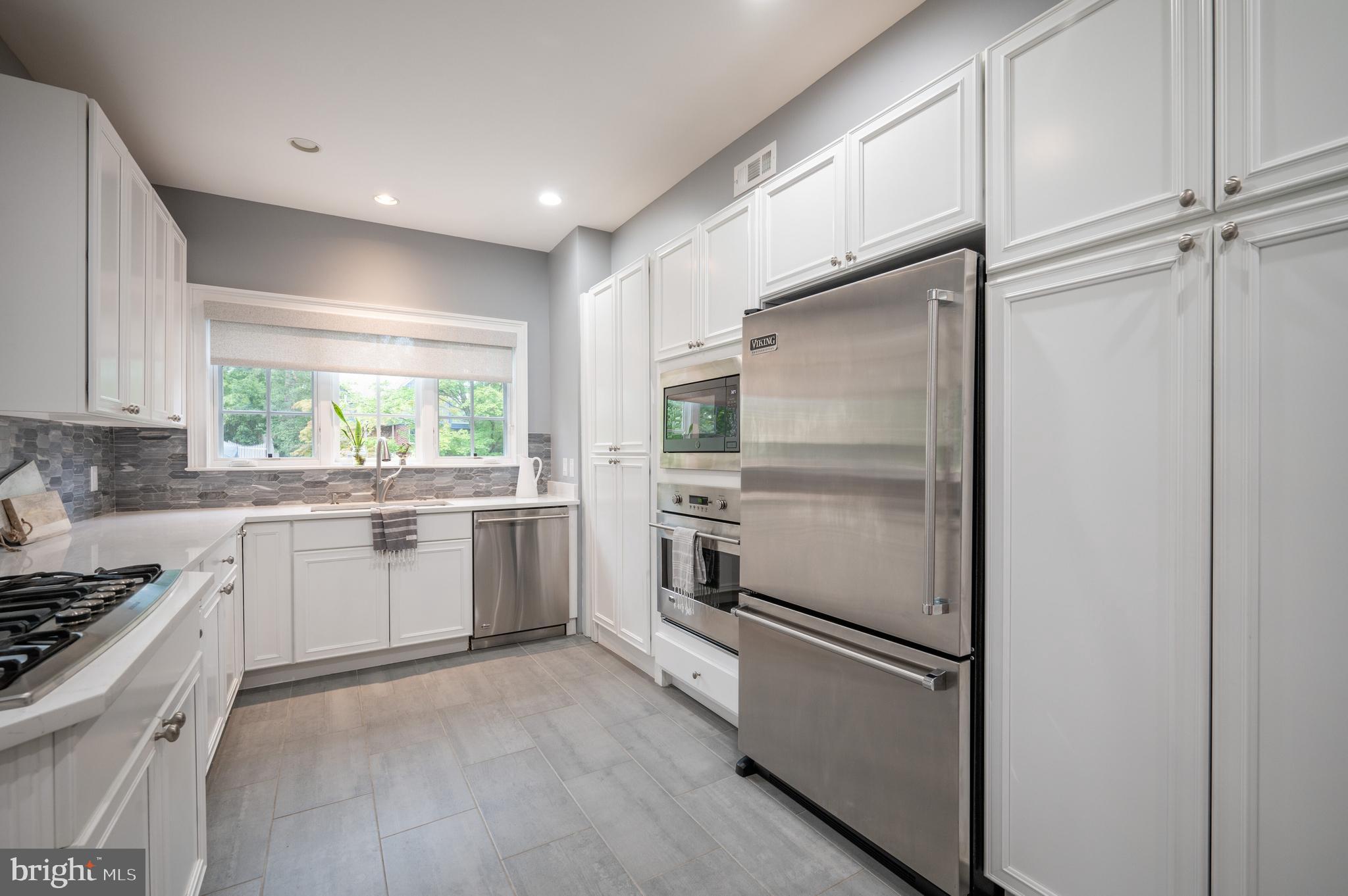 BEVERLY HILLS - Residential