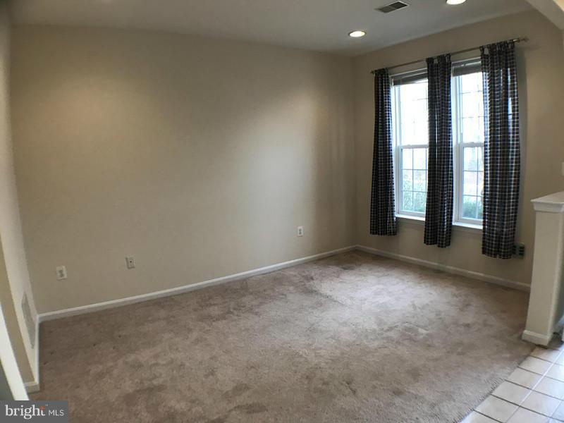 POTOMAC LAKES - Residential Lease