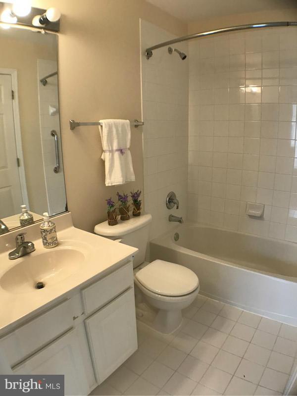 POTOMAC LAKES - Residential Lease