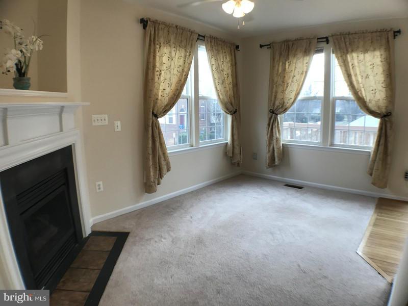 POTOMAC LAKES - Residential Lease