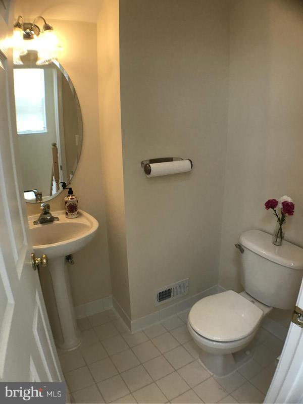 POTOMAC LAKES - Residential Lease