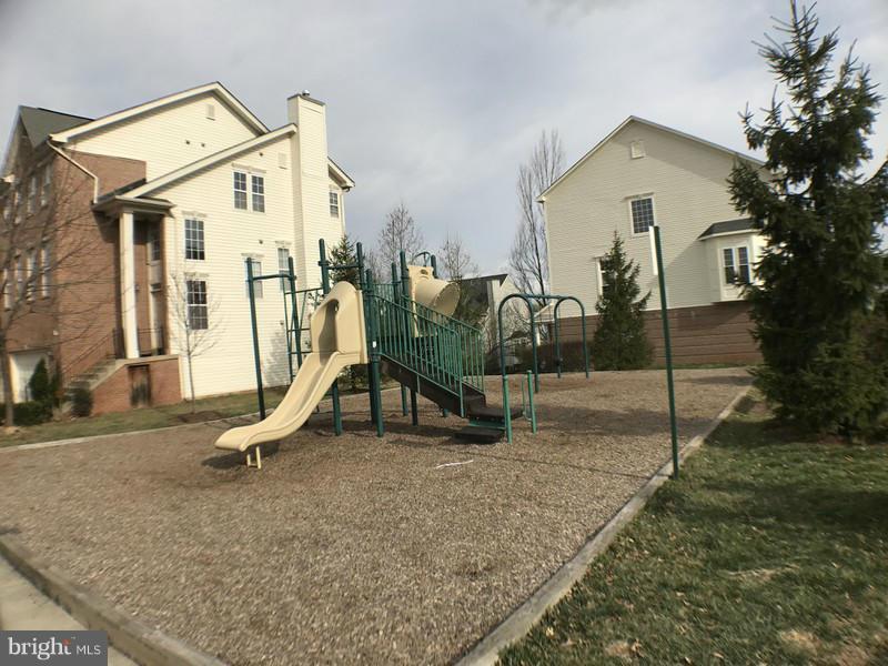 POTOMAC LAKES - Residential Lease