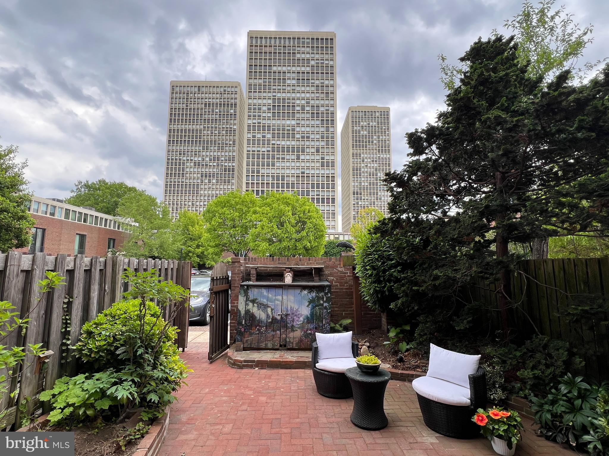SOCIETY HILL - Residential