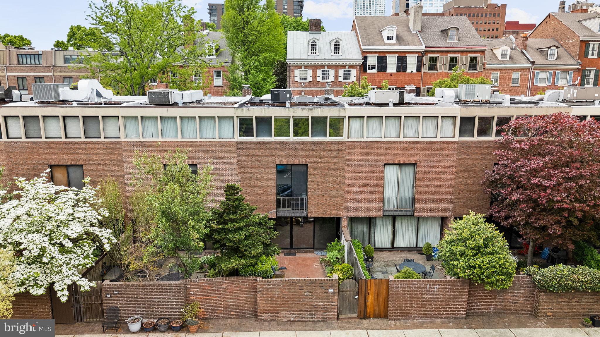 SOCIETY HILL - Residential