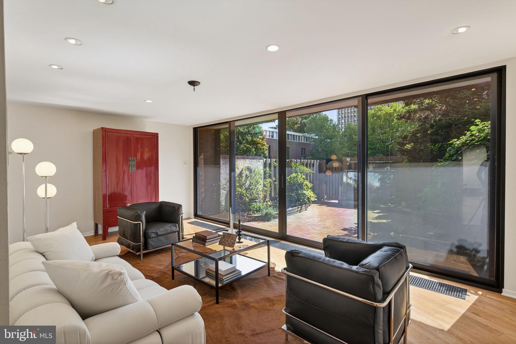 245 S 3RD STREET